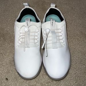 Clove Nursing Shoes